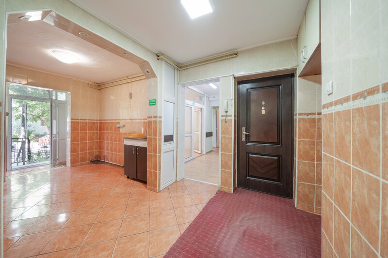 Laptari Tei, spatiu comercial/rezidential, centrala proprie, parter, acces stradal, bloc 1981.