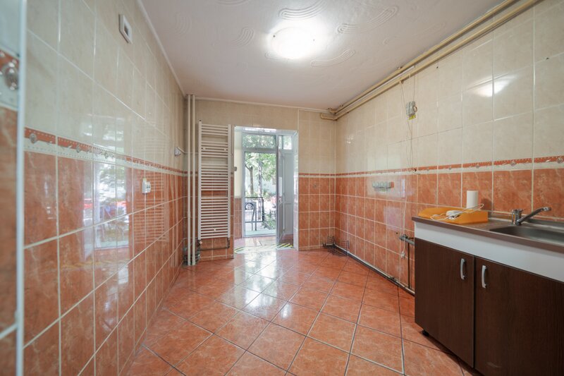 Laptari Tei, spatiu comercial/rezidential, centrala proprie, parter, acces stradal, bloc 1981.