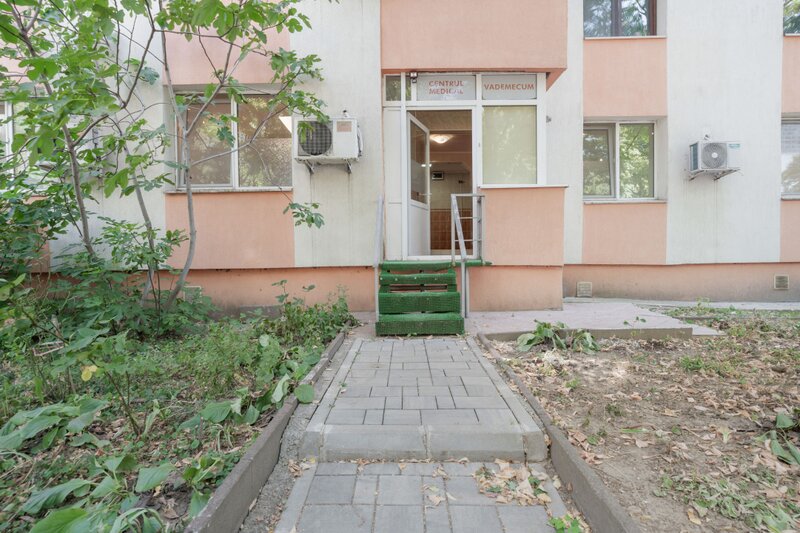 Laptari Tei, spatiu comercial/rezidential, centrala proprie, parter, acces stradal, bloc 1981.